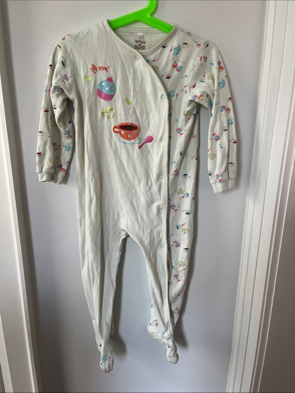 ❤️ 4 for $25 ❤️ Pekkle Cream Cupcake Embroidered Footed One-Piece size 24 m